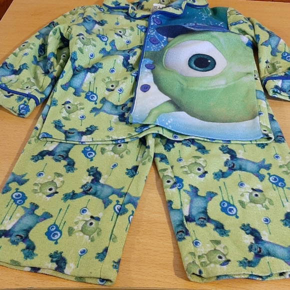 💜4/$20💜 Monsters Inc Pajamas - Picture 1 of 7
